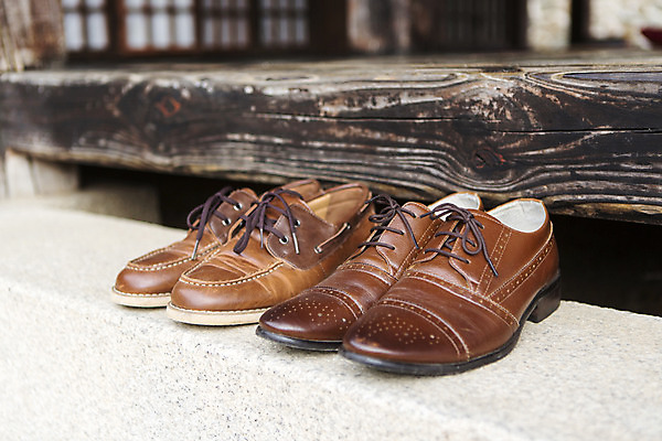 포토 JPG 주간 구두 신발 사람없음 야외 남성화 오브젝트 두켤레 국내포토 자연요소 파일형식