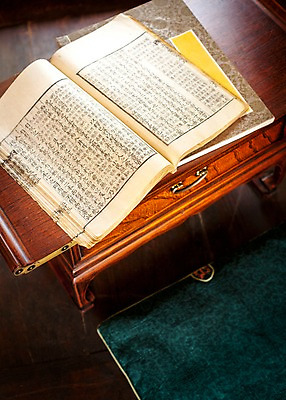 포토 JPG 전통 전통소품 방석 사람없음 책 고서 책상 오브젝트 국내포토 가구 유물 파일형식