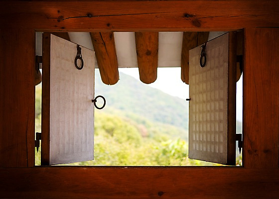 포토 JPG 전통 고건축 창문 실내 풍경 사람없음 야외 아웃포커스 문 처마 창호문 국내포토 건축물 촬영기법 내부 파일형식