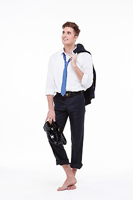 포토 JPG 스튜디오촬영 전신 서양인 외국인 백인 해외기획촬영 라이프스타일 남자 구두 2013년태국 비즈니스 모션 맨발 실내 한명 서기 웃음 들기 사람 정장 20대 성인 비즈니스라이프 여름휴가 바캉스 재킷 비즈니스맨 남성화 남자만 남자한명만 성인남자만 청년만 청년남자만 청년남자한명만 성인한명만 성인남자한명만 성인만 국내포토 1 옷 신발 발 휴가 표정 인종 청년 내부 생활 외투 직장인 파일형식 여름_계절