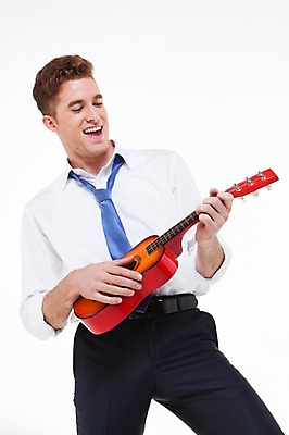 포토 JPG 스튜디오촬영 서양인 외국인 백인 해외기획촬영 라이프스타일 남자 악기 2013년태국 연주 비즈니스 모션 실내 한명 서기 웃음 들기 사람 정장 상반신 20대 성인 앞모습 비즈니스라이프 여름휴가 바캉스 비즈니스맨 우쿨렐레 남자만 남자한명만 성인남자만 청년만 청년남자만 청년남자한명만 성인한명만 성인남자한명만 성인만 국내포토 1 옷 음악 뷰포인트 현악기 휴가 표정 인종 청년 내부 생활 직장인 파일형식 여름_계절