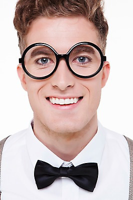 포토 JPG 스튜디오촬영 서양인 외국인 백인 해외기획촬영 남자 안경 2013년태국 나비넥타이 실내 표정 한명 웃음 사람 상반신 20대 성인 라이프 앞모습 남자만 남자한명만 성인남자만 청년만 청년남자만 청년남자한명만 성인한명만 성인남자한명만 성인만 안경낌 국내포토 1 잡화 뷰포인트 넥타이 인종 청년 내부 생활 파일형식