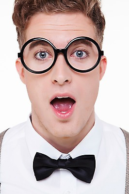 포토 JPG 스튜디오촬영 서양인 외국인 백인 해외기획촬영 남자 안경 2013년태국 나비넥타이 실내 표정 한명 사람 상반신 20대 성인 라이프 앞모습 놀람 남자만 남자한명만 성인남자만 청년만 청년남자만 청년남자한명만 성인한명만 성인남자한명만 성인만 안경낌 국내포토 1 잡화 감정 뷰포인트 넥타이 인종 청년 내부 생활 파일형식