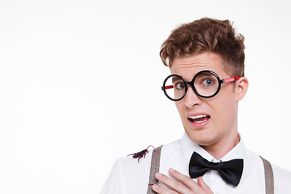 포토 JPG 스튜디오촬영 서양인 외국인 백인 해외기획촬영 손 남자 안경 2013년태국 나비넥타이 실내 표정 한명 사람 손짓 상반신 20대 성인 라이프 앞모습 신체부위 놀람 해충 벌레 청년만 성인한명만 성인만 안경낌 국내포토 1 잡화 감정 뷰포인트 곤충 모션 넥타이 인종 청년 내부 생활 파일형식