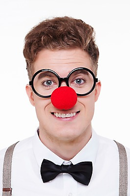 포토 JPG 스튜디오촬영 서양인 외국인 백인 해외기획촬영 남자 안경 2013년태국 나비넥타이 실내 표정 한명 웃음 사람 상반신 20대 성인 라이프 앞모습 피에로 빨간코 멜빵 남자만 남자한명만 성인남자만 청년만 청년남자만 청년남자한명만 성인한명만 성인남자한명만 성인만 안경낌 국내포토 1 잡화 뷰포인트 넥타이 인종 청년 내부 생활 파일형식