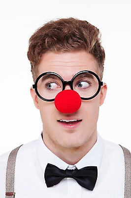 포토 JPG 스튜디오촬영 서양인 외국인 백인 해외기획촬영 응시 남자 안경 2013년태국 나비넥타이 실내 표정 한명 사람 상반신 20대 성인 라이프 앞모습 피에로 빨간코 멜빵 남자만 남자한명만 성인남자만 청년만 청년남자만 청년남자한명만 성인한명만 성인남자한명만 성인만 안경낌 국내포토 1 시선 잡화 뷰포인트 넥타이 인종 청년 내부 생활 파일형식