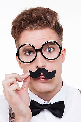 포토 JPG 스튜디오촬영 서양인 외국인 백인 해외기획촬영 남자 안경 2013년태국 나비넥타이 수염 실내 표정 한명 들기 사람 상반신 20대 성인 라이프 앞모습 남자만 남자한명만 성인남자만 청년만 청년남자만 청년남자한명만 성인한명만 성인남자한명만 성인만 안경낌 국내포토 1 잡화 뷰포인트 모션 넥타이 인종 청년 내부 생활 파일형식