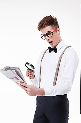 포토 JPG 스튜디오촬영 서양인 외국인 백인 해외기획촬영 남자 안경 2013년태국 모션 돋보기 나비넥타이 실내 한명 서기 들기 사람 상반신 20대 성인 라이프 놀람 관찰 신문 신문읽기 멜빵바지 멜빵 남자만 남자한명만 성인남자만 청년만 청년남자만 청년남자한명만 성인한명만 성인남자한명만 성인만 안경낌 국내포토 1 잡화 감정 바지 넥타이 표정 인종 청년 내부 생활 간행물 뉴스 읽기 파일형식