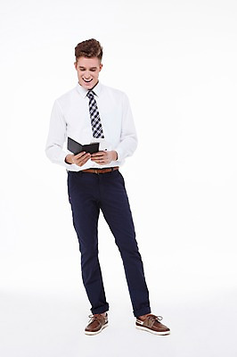 포토 JPG 스튜디오촬영 전신 서양인 외국인 백인 해외기획촬영 남자 2013년태국 비즈니스 모션 실내 한명 서기 웃음 들기 사람 20대 성인 앞모습 캐주얼 비즈니스맨 티켓 항공권 여권 남자만 남자한명만 성인남자만 청년만 청년남자만 청년남자한명만 성인한명만 성인남자한명만 성인만 국내포토 1 옷 뷰포인트 표정 인종 청년 내부 직장인 파일형식