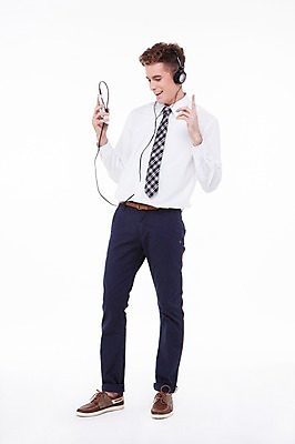 포토 JPG 스튜디오촬영 전신 서양인 외국인 백인 해외기획촬영 남자 음악 2013년태국 비즈니스 모션 실내 한명 서기 웃음 들기 사람 손짓 20대 성인 캐주얼 스마트폰 핸드폰 헤드폰 음악감상 비즈니스맨 남자만 남자한명만 성인남자만 청년만 청년남자만 청년남자한명만 성인한명만 성인남자한명만 성인만 국내포토 1 옷 음향기기 문화예술 표정 인종 청년 내부 전자제품 스마트기기 감상 직장인 파일형식