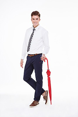 포토 JPG 스튜디오촬영 전신 서양인 외국인 백인 해외기획촬영 남자 2013년태국 우산 비즈니스 모션 실내 한명 서기 웃음 들기 사람 20대 성인 캐주얼 비즈니스맨 남자만 남자한명만 성인남자만 청년만 청년남자만 청년남자한명만 성인한명만 성인남자한명만 성인만 국내포토 1 옷 표정 인종 청년 내부 직장인 파일형식