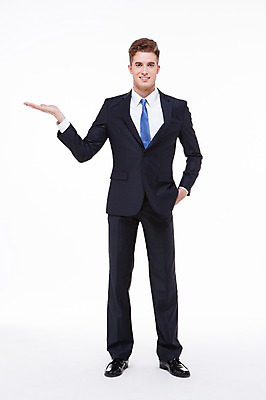 포토 JPG 스튜디오촬영 전신 서양인 외국인 백인 해외기획촬영 라이프스타일 남자 2013년태국 비즈니스 모션 안내 실내 한명 서기 웃음 사람 정장 손짓 20대 성인 앞모습 비즈니스라이프 비즈니스맨 남자만 남자한명만 성인남자만 청년만 청년남자만 청년남자한명만 성인한명만 성인남자한명만 성인만 국내포토 1 옷 뷰포인트 표정 인종 청년 내부 생활 직장인 파일형식