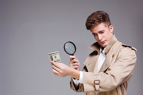 포토 JPG 스튜디오촬영 서양인 외국인 백인 해외기획촬영 남자 2013년태국 지폐 돈 모션 돋보기 실내 한명 들기 사람 상반신 20대 성인 옆모습 달러 관찰 트렌치코트 탐정 남자만 남자한명만 성인남자만 청년만 청년남자만 청년남자한명만 성인한명만 성인남자한명만 성인만 국내포토 1 뷰포인트 인종 청년 내부 코트 재산 파일형식