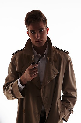 포토 JPG 스튜디오촬영 서양인 외국인 백인 해외기획촬영 남자 2013년태국 모션 담배 실내 한명 서기 들기 사람 상반신 20대 성인 앞모습 트렌치코트 주머니손 역광 탐정 남자만 남자한명만 성인남자만 청년만 청년남자만 청년남자한명만 성인한명만 성인남자한명만 성인만 국내포토 1 뷰포인트 인종 청년 내부 코트 파일형식