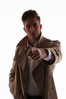 포토 JPG 스튜디오촬영 서양인 외국인 백인 해외기획촬영 남자 2013년태국 모션 실내 한명 사람 손짓 상반신 20대 성인 앞모습 가리킴 트렌치코트 역광 탐정 남자만 남자한명만 성인남자만 청년만 청년남자만 청년남자한명만 성인한명만 성인남자한명만 성인만 국내포토 1 뷰포인트 인종 청년 내부 코트 파일형식