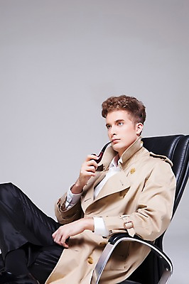 포토 JPG 스튜디오촬영 서양인 외국인 백인 해외기획촬영 남자 2013년태국 의자 모션 휴식 담배 실내 한명 들기 사람 앉기 상반신 20대 성인 트렌치코트 물기 탐정 남자만 남자한명만 성인남자만 청년만 청년남자만 청년남자한명만 성인한명만 성인남자한명만 성인만 국내포토 1 가구 컨셉 인종 청년 내부 코트 파일형식