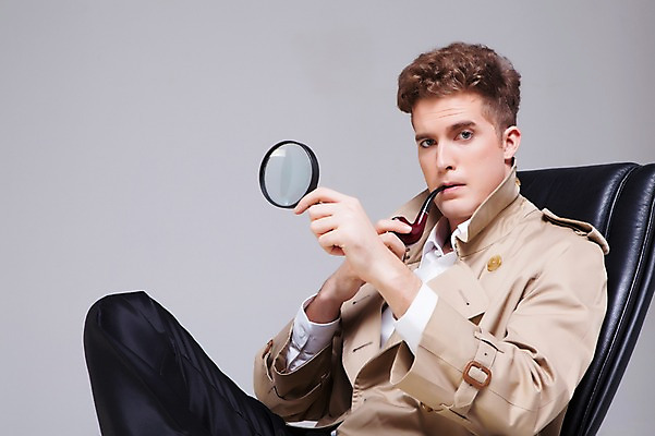 포토 JPG 스튜디오촬영 서양인 외국인 백인 해외기획촬영 남자 2013년태국 의자 모션 돋보기 휴식 담배 실내 한명 들기 사람 앉기 상반신 20대 성인 관찰 트렌치코트 탐정 남자만 남자한명만 성인남자만 청년만 청년남자만 청년남자한명만 성인한명만 성인남자한명만 성인만 국내포토 1 가구 컨셉 인종 청년 내부 코트 파일형식