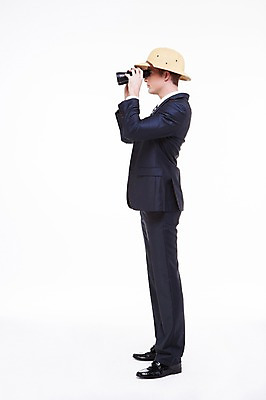 포토 JPG 스튜디오촬영 전신 서양인 외국인 백인 해외기획촬영 모자 남자 2013년태국 비즈니스 모션 실내 한명 서기 들기 사람 정장 20대 성인 옆모습 망원경 관찰 비즈니스맨 모험가 남자만 남자한명만 성인남자만 청년만 청년남자만 청년남자한명만 성인한명만 성인남자한명만 성인만 국내포토 1 잡화 옷 뷰포인트 인종 청년 내부 직장인 파일형식