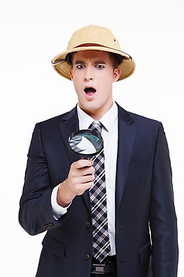 포토 JPG 스튜디오촬영 서양인 외국인 백인 해외기획촬영 모자 남자 2013년태국 비즈니스 모션 돋보기 실내 한명 들기 사람 정장 상반신 20대 성인 앞모습 놀람 관찰 비즈니스맨 모험가 남자만 남자한명만 성인남자만 청년만 청년남자만 청년남자한명만 성인한명만 성인남자한명만 성인만 국내포토 1 잡화 옷 감정 뷰포인트 표정 인종 청년 내부 직장인 파일형식