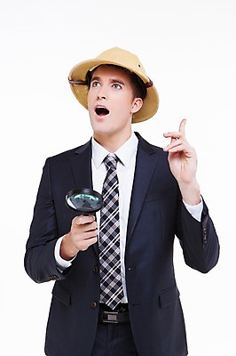 포토 JPG 스튜디오촬영 서양인 외국인 백인 해외기획촬영 모자 응시 남자 2013년태국 비즈니스 모션 돋보기 실내 한명 들기 사람 정장 손짓 상반신 20대 성인 앞모습 놀람 관찰 비즈니스맨 모험가 남자만 남자한명만 성인남자만 청년만 청년남자만 청년남자한명만 성인한명만 성인남자한명만 성인만 국내포토 1 시선 잡화 옷 감정 뷰포인트 표정 인종 청년 내부 직장인 파일형식