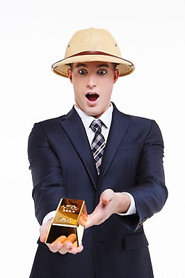 포토 JPG 스튜디오촬영 서양인 외국인 백인 해외기획촬영 모자 남자 2013년태국 비즈니스 모션 실내 한명 들기 사람 정장 손짓 상반신 20대 성인 앞모습 놀람 비즈니스맨 모험가 금괴 남자만 남자한명만 성인남자만 청년만 청년남자만 청년남자한명만 성인한명만 성인남자한명만 성인만 국내포토 1 잡화 옷 감정 뷰포인트 표정 인종 청년 내부 직장인 황금 파일형식