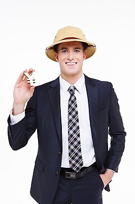 포토 JPG 스튜디오촬영 서양인 외국인 백인 해외기획촬영 모자 남자 2013년태국 비즈니스 모션 실내 한명 서기 웃음 들기 사람 정장 상반신 20대 성인 앞모습 금융 비즈니스맨 화폐기호 엔 모험가 주머니손 남자만 남자한명만 성인남자만 청년만 청년남자만 청년남자한명만 성인한명만 성인남자한명만 성인만 국내포토 1 기호 잡화 옷 뷰포인트 돈 표정 인종 청년 내부 경제 직장인 화폐 파일형식