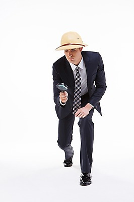 포토 JPG 스튜디오촬영 전신 서양인 외국인 백인 해외기획촬영 모자 남자 2013년태국 비즈니스 모션 돋보기 실내 숙이기 한명 서기 들기 사람 정장 20대 성인 앞모습 관찰 비즈니스맨 모험가 남자만 남자한명만 성인남자만 청년만 청년남자만 청년남자한명만 성인한명만 성인남자한명만 성인만 국내포토 1 잡화 옷 뷰포인트 포즈 인종 청년 내부 직장인 파일형식