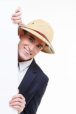 포토 JPG 스튜디오촬영 서양인 외국인 백인 해외기획촬영 모자 손 남자 2013년태국 비즈니스 모션 실내 표정 한명 웃음 사람 정장 손짓 상반신 20대 성인 앞모습 신체부위 비즈니스맨 모험가 청년만 성인한명만 성인만 국내포토 1 잡화 옷 뷰포인트 인종 청년 내부 직장인 파일형식