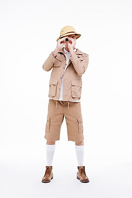 포토 JPG 스튜디오촬영 전신 서양인 외국인 백인 해외기획촬영 모자 남자 2013년태국 모션 실내 한명 서기 들기 사람 20대 성인 앞모습 망원경 일안경 관찰 모험가 남자만 남자한명만 성인남자만 청년만 청년남자만 청년남자한명만 성인한명만 성인남자한명만 성인만 국내포토 1 잡화 뷰포인트 인종 청년 내부 파일형식