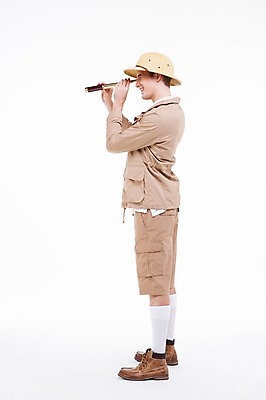 포토 JPG 스튜디오촬영 전신 서양인 외국인 백인 해외기획촬영 모자 남자 2013년태국 모션 실내 한명 서기 웃음 들기 사람 20대 성인 옆모습 망원경 일안경 관찰 모험가 남자만 남자한명만 성인남자만 청년만 청년남자만 청년남자한명만 성인한명만 성인남자한명만 성인만 국내포토 1 잡화 뷰포인트 표정 인종 청년 내부 파일형식