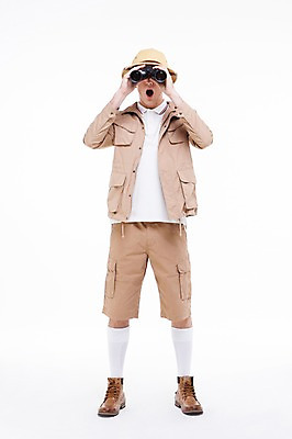 포토 JPG 스튜디오촬영 전신 서양인 외국인 백인 해외기획촬영 모자 남자 2013년태국 모션 실내 한명 서기 들기 사람 20대 성인 앞모습 놀람 망원경 관찰 모험가 남자만 남자한명만 성인남자만 청년만 청년남자만 청년남자한명만 성인한명만 성인남자한명만 성인만 국내포토 1 잡화 감정 뷰포인트 표정 인종 청년 내부 파일형식