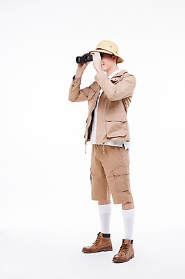 포토 JPG 스튜디오촬영 전신 서양인 외국인 백인 해외기획촬영 모자 남자 2013년태국 모션 실내 한명 서기 들기 사람 20대 성인 옆모습 망원경 관찰 모험가 남자만 남자한명만 성인남자만 청년만 청년남자만 청년남자한명만 성인한명만 성인남자한명만 성인만 국내포토 1 잡화 뷰포인트 인종 청년 내부 파일형식