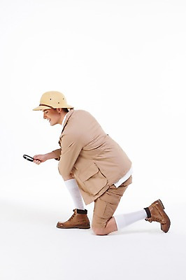 포토 JPG 스튜디오촬영 전신 서양인 외국인 백인 해외기획촬영 모자 남자 2013년태국 모션 돋보기 실내 한명 웃음 들기 사람 20대 성인 옆모습 관찰 무릎꿇기 모험가 남자만 남자한명만 성인남자만 청년만 청년남자만 청년남자한명만 성인한명만 성인남자한명만 성인만 국내포토 1 잡화 뷰포인트 표정 인종 청년 내부 파일형식