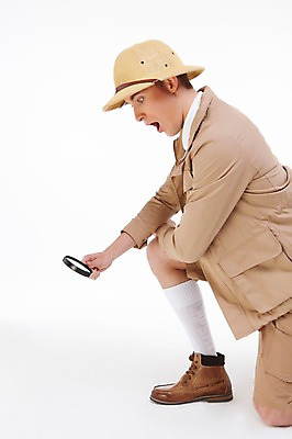 포토 JPG 스튜디오촬영 서양인 외국인 백인 해외기획촬영 모자 남자 2013년태국 모션 돋보기 실내 한명 들기 사람 상반신 20대 성인 옆모습 놀람 관찰 무릎꿇기 모험가 남자만 남자한명만 성인남자만 청년만 청년남자만 청년남자한명만 성인한명만 성인남자한명만 성인만 국내포토 1 잡화 감정 뷰포인트 표정 인종 청년 내부 파일형식