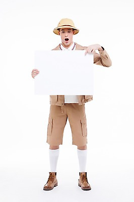 포토 JPG 스튜디오촬영 전신 서양인 외국인 백인 해외기획촬영 모자 남자 2013년태국 모션 안내 프레임 실내 한명 서기 들기 사람 손짓 20대 성인 앞모습 놀람 가리킴 모험가 알림 남자만 남자한명만 성인남자만 청년만 청년남자만 청년남자한명만 성인한명만 성인남자한명만 성인만 국내포토 1 잡화 감정 뷰포인트 표정 인종 청년 내부 파일형식