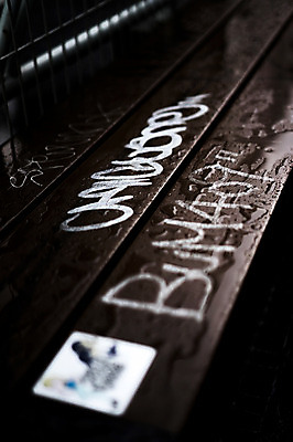 포토 JPG 벤치 사람없음 야외 아웃포커스 낙서 국내포토 의자 촬영기법 파일형식