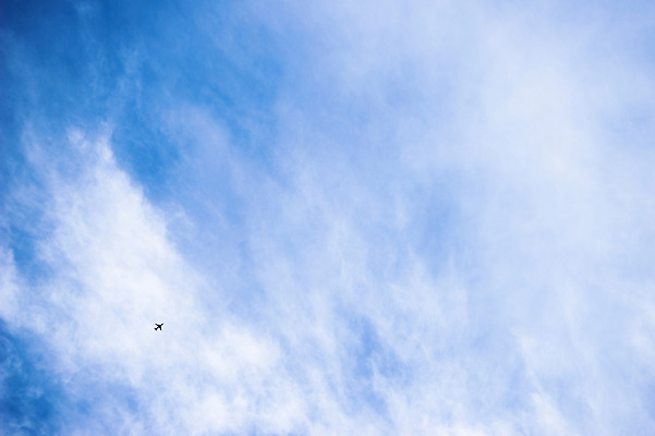 포토 JPG 주간 구름 하늘 비행기 사람없음 야외 비행 국내포토 자연요소 항공교통 대중교통 파일형식
