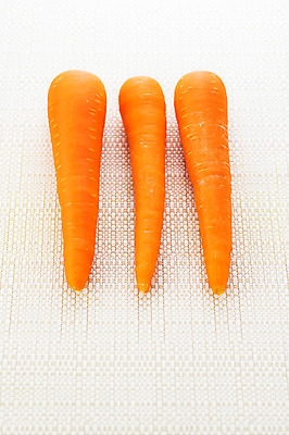 포토 JPG 채소 식재료 실내 사람없음 당근 세개 국내포토 뿌리채소 3 내부 파일형식