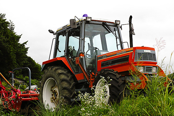 포토 JPG 주간 식물 교통수단 한대 농업 사람없음 야외 농사 기계 농기구 트랙터 국내포토 자연요소 1 산업 교통 농기계 특수차량 파일형식