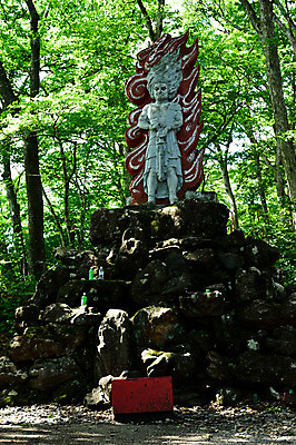 포토 JPG 주간 나무 식물 자연 사람없음 야외 돌_바위 바위 석상 수호신 국내포토 자연요소 신_종교 생태계 파일형식