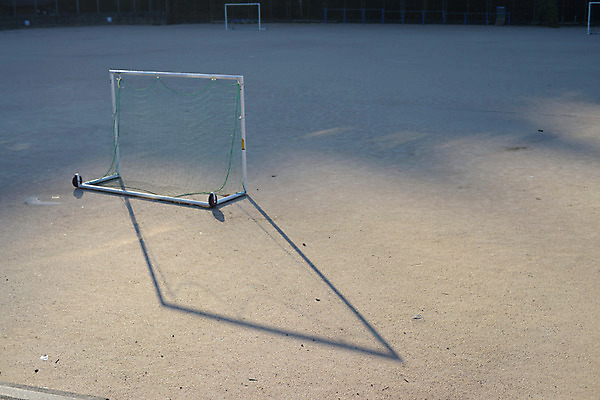 포토 JPG 주간 학교 그림자 풍경 사람없음 야외 운동장 골대 국내포토 자연요소 교육 스포츠시설 공간 파일형식