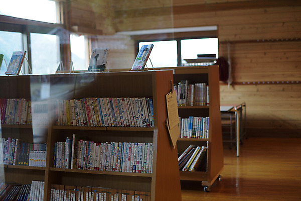 포토 JPG 창문 학교 책장 실내 사람없음 책 일본 도서관 여러권 국내포토 교육 아시아 가구 다수 내부 파일형식