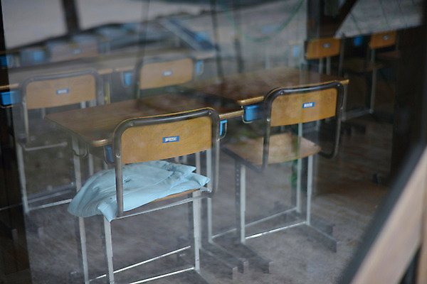 포토 JPG 의자 교실 학교 실내 사람없음 반사 일본 책상 국내포토 교육 아시아 가구 내부 파일형식