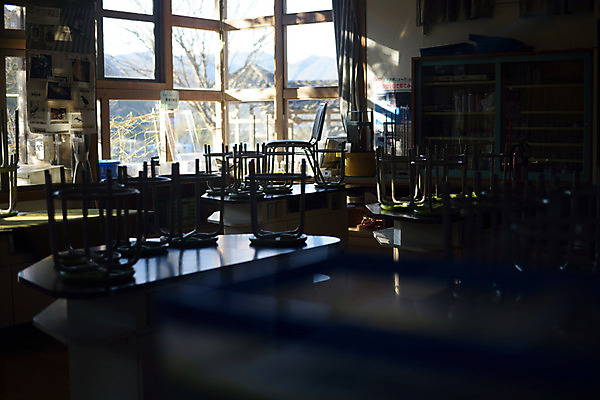 포토 JPG 의자 창문 교실 학교 책장 실내 사람없음 일본 책상 서랍장 국내포토 교육 아시아 가구 내부 파일형식