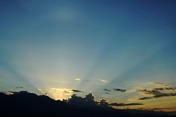포토 JPG 주간 구름 하늘 사람없음 야외 빛 일몰 빛무리 국내포토 자연요소 노을 파일형식
