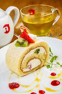 포토 JPG 접시 음료 음식 과일 딸기 디저트 실내 키위 사람없음 케이크 차 생크림 롤케이크 일본음식 국내포토 식기 내부 크림 파일형식