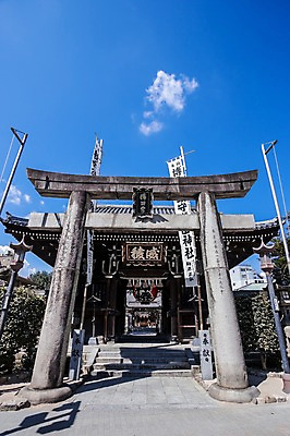 포토 JPG 주간 구름 전통 해외풍경 해외 건축물 고건축 하늘 풍경 사람없음 야외 계단 일본 일본건축 토리이 신사_일본건축 국내포토 자연요소 건축 아시아 동양건축 신사_건축물 파일형식