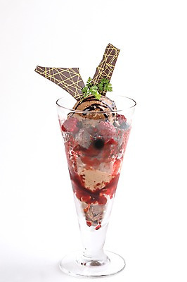 포토 JPG 음식 아이스크림 디저트 실내 사람없음 초콜릿 파르페 베리 초코시럽 국내포토 과일 내부 시럽 파일형식