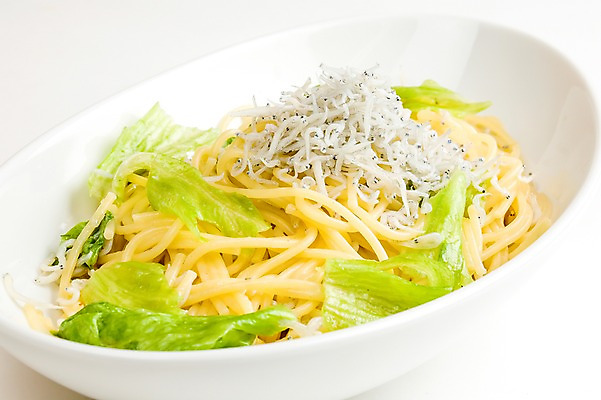 포토 JPG 그릇 음식 채소 파스타 서양음식 실내 스파게티 사람없음 면류 면 멸치 국내포토 식기 어류 내부 파일형식