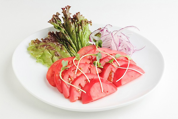 포토 JPG 접시 웰빙 음식 토마토 채소 양파 실내 사람없음 상추 무순 일본음식 국내포토 식기 내부 새싹채소 파일형식